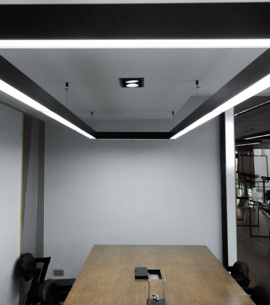 Led,White,Cold,Light,Over,Workplaces.,Modern,Office,Lighting.